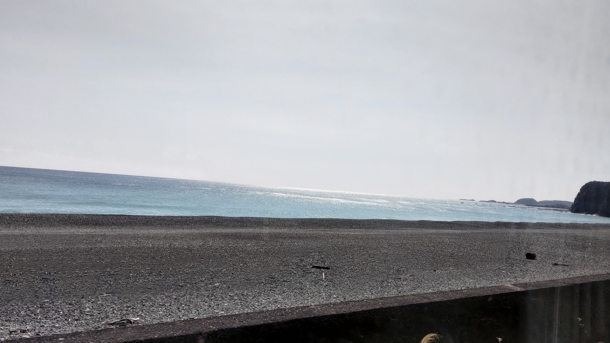 特急南紀から見た海の写真