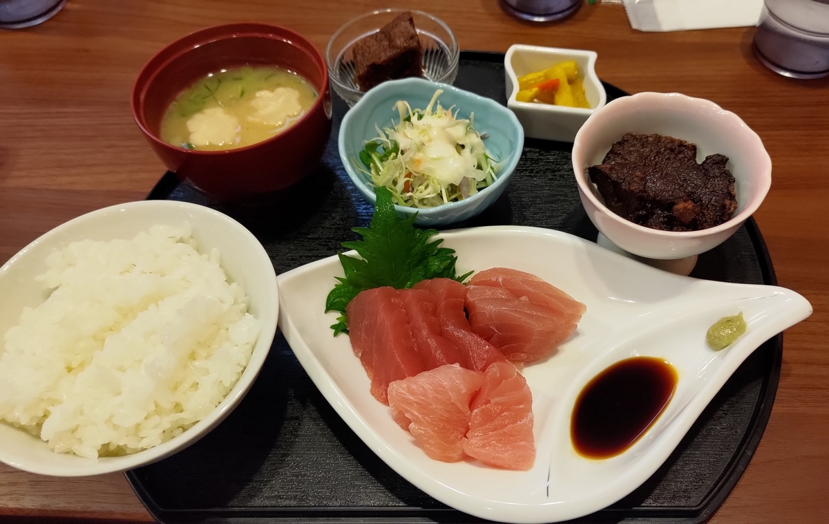 マグロ定食の写真