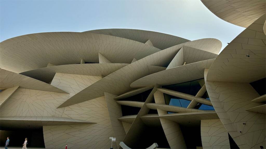 カタール国立博物館の宇宙船のようなファサード