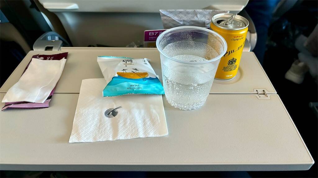 カタール航空 ドーハ〜アテネ便のスナック
