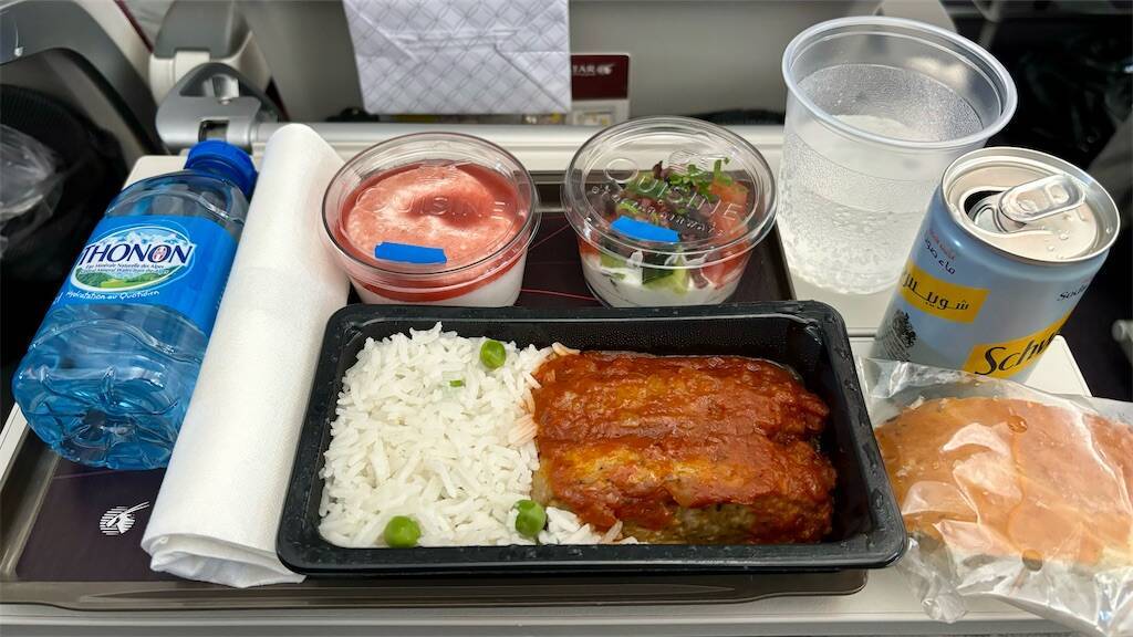 カタール航空 エコノミークラスの機内食