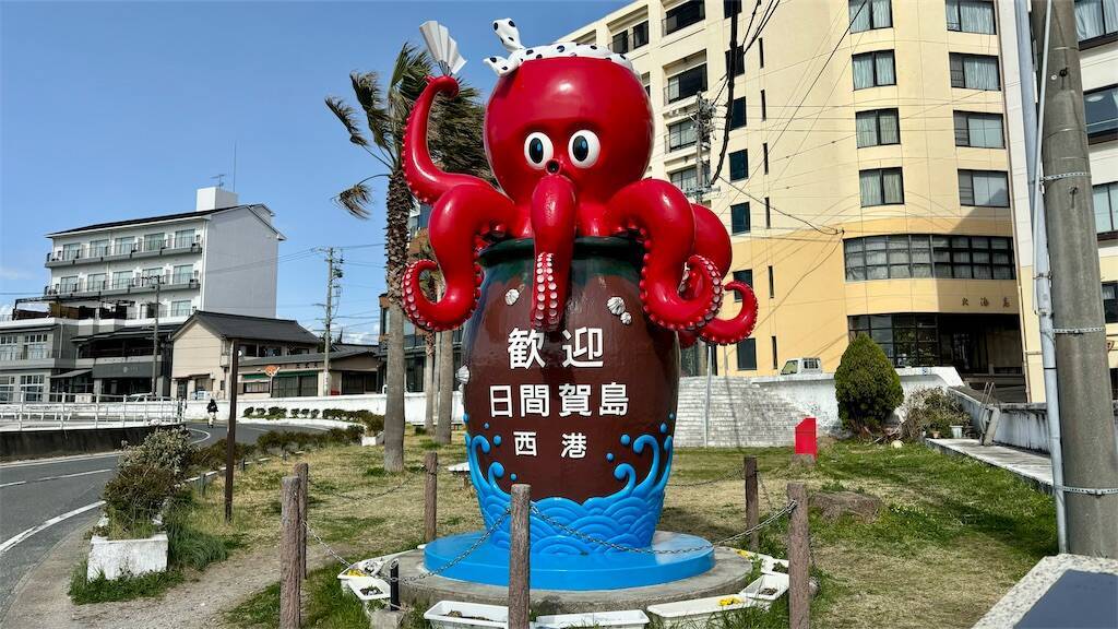 日間賀島西港のタコのオブジェ