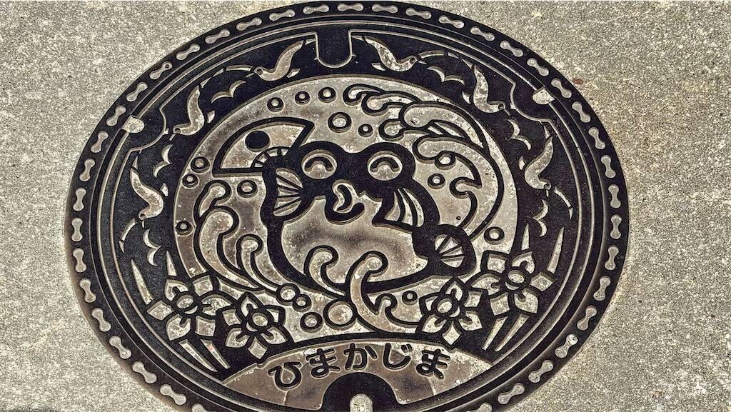 日間賀島のふぐマンホール