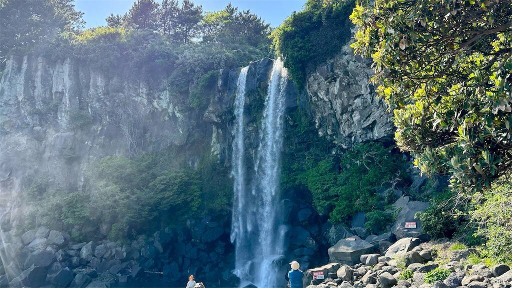 チェジュ島の正房瀑布