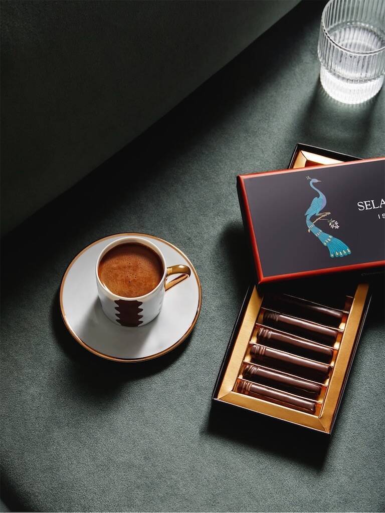 Selamliqueのコーヒーとお菓子