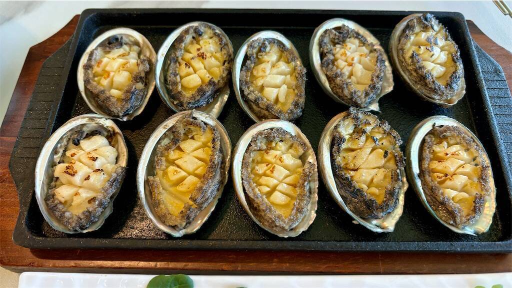 「アンニョン チョンボク」焼きアワビ