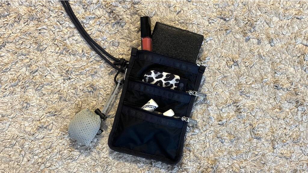 CROSSBODY PHONE BAGの収納力