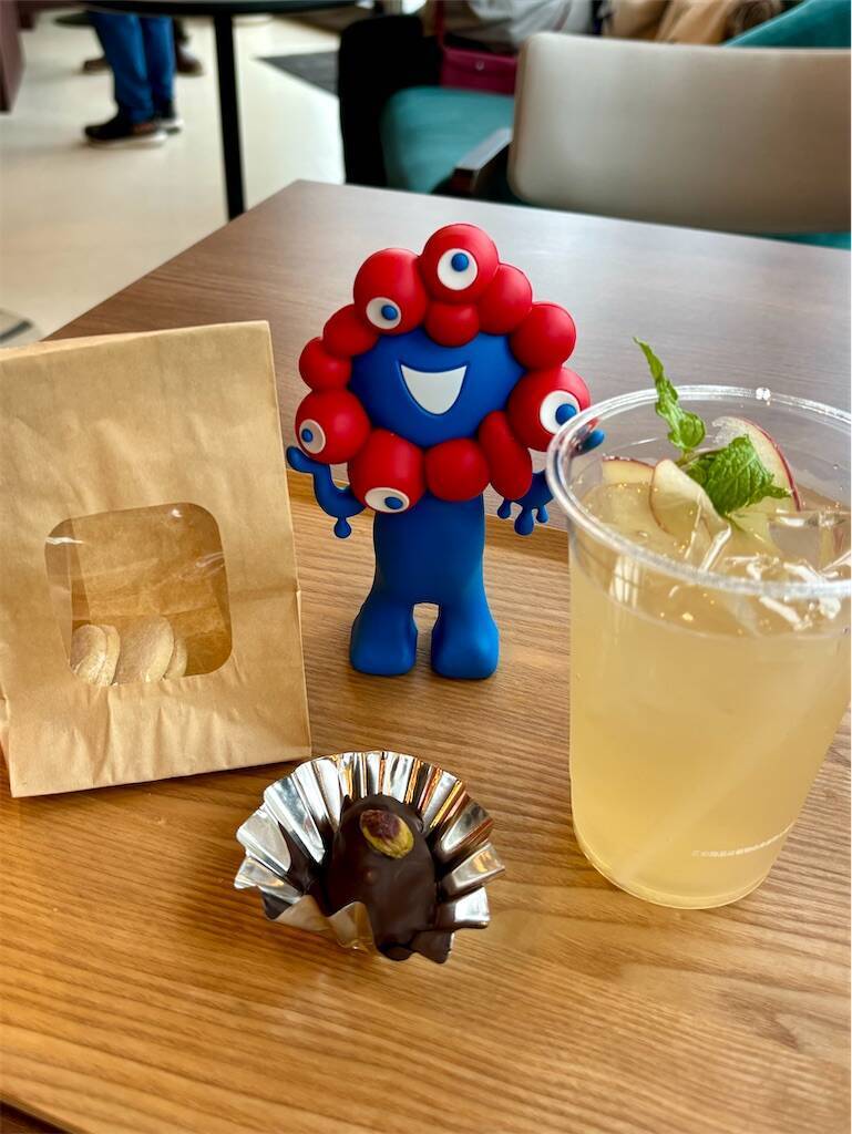 セルビアパビリオンのアップルティー