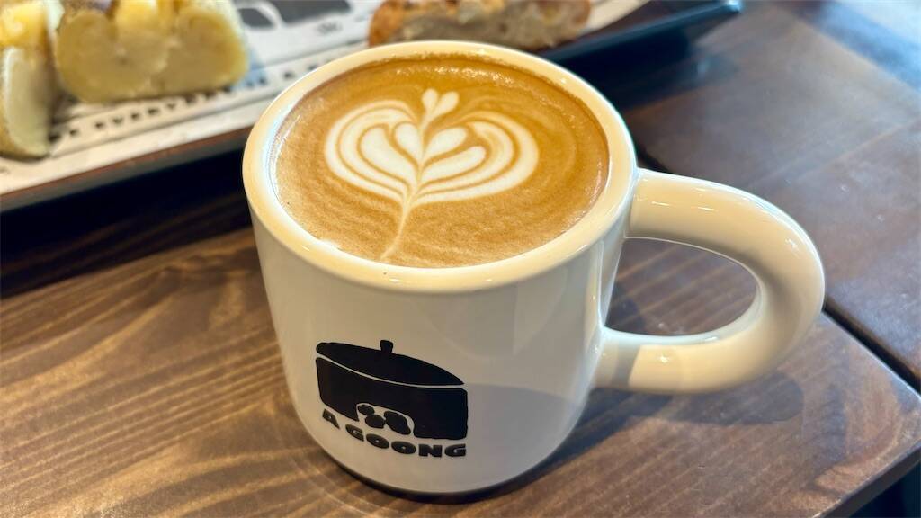 Bakery AGOONGのカフェラテ