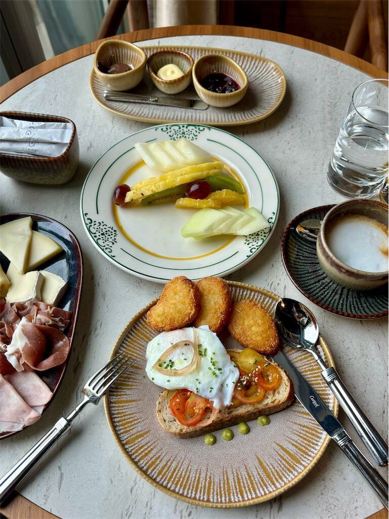 ポルトのホテルで見た食器