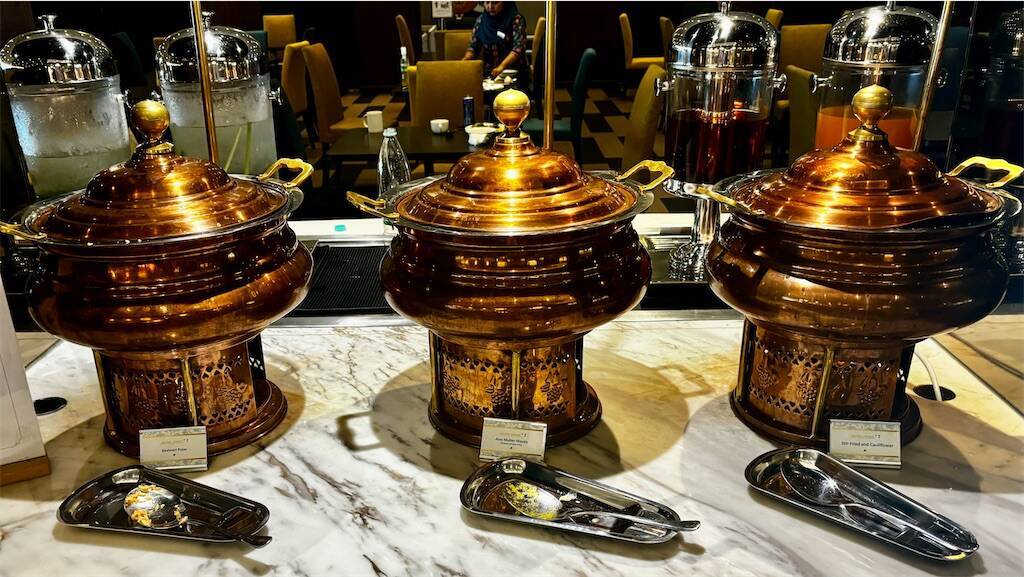 国際線ゴールデンラウンジのフードコーナー