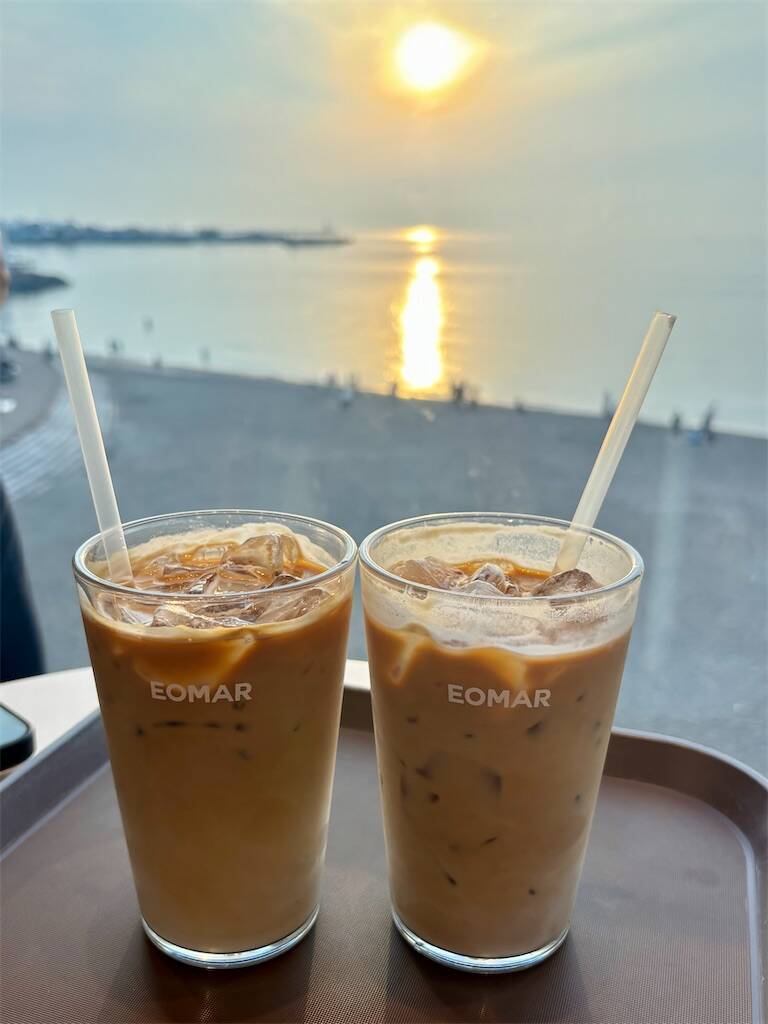 海沿いのカフェ EOMAR