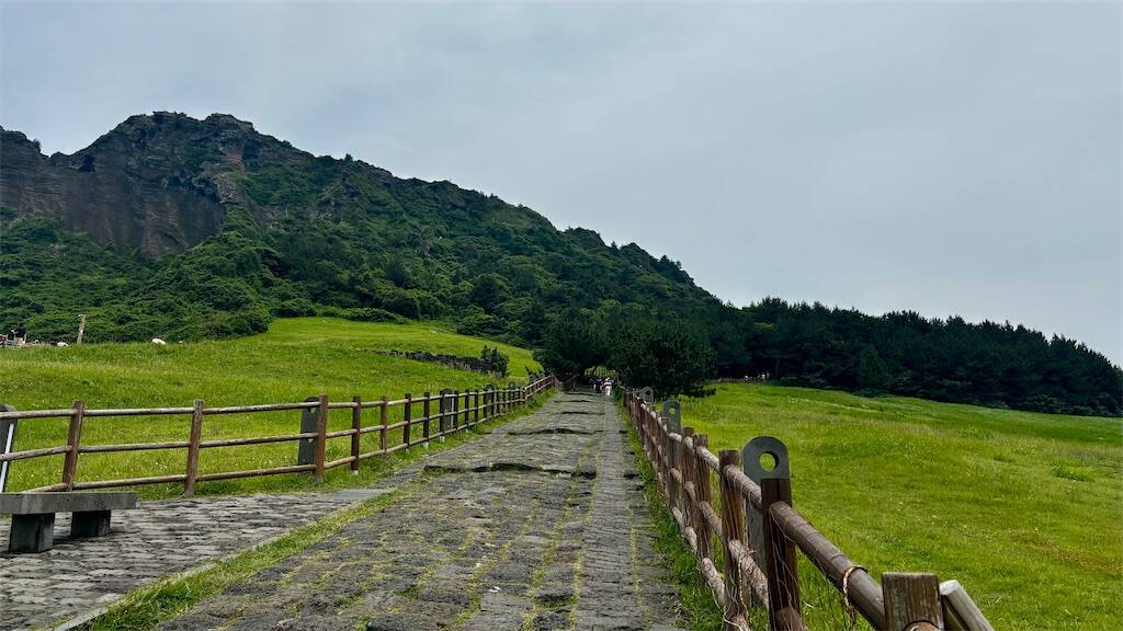 城山日出峰に登頂
