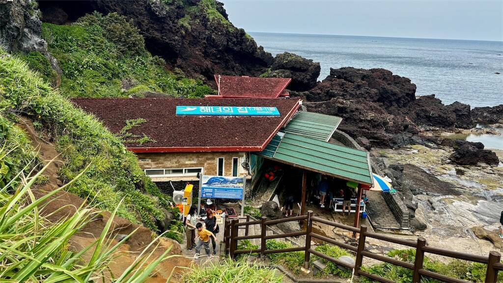 城山日出峰「海女の家」