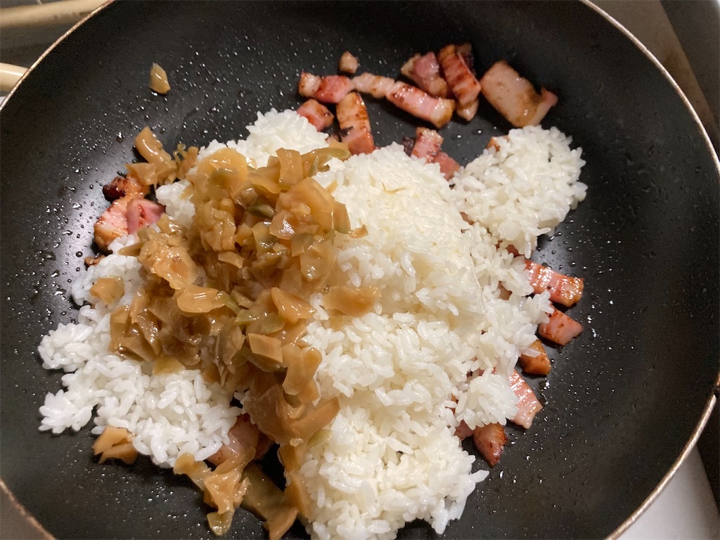 搾菜入りのたんぱく質チャーハン
