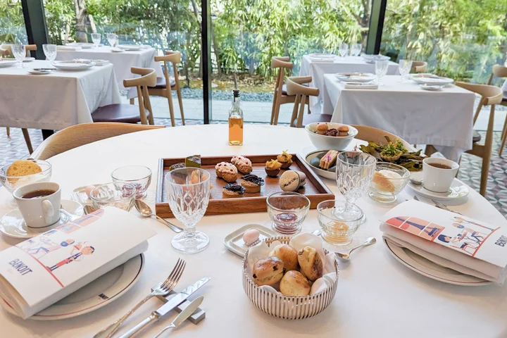 【ザ・ホテル青龍 京都清水】アフタヌーンティー付宿泊プラン。フランスの初夏を感じながらエクレア・フランボワーズやマカロンなど