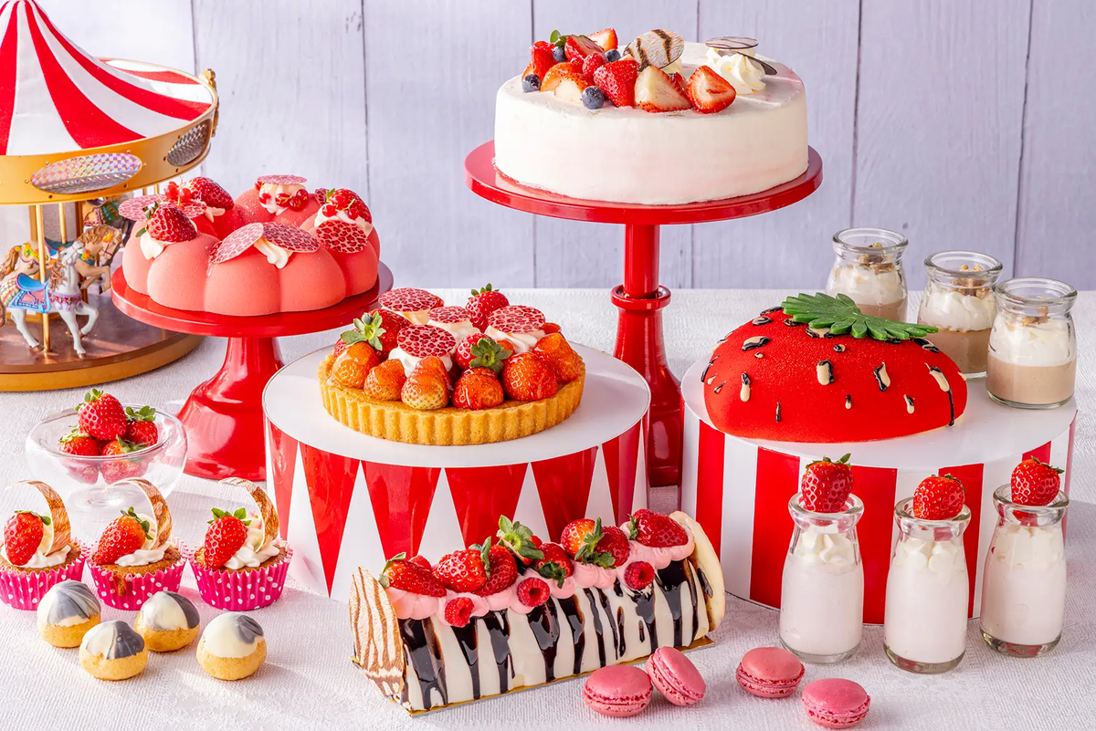 【ヒルトン東京】肉と苺のアフタヌーンティー。旬の苺をたっぷり使ったタルトやチーズケーキなど