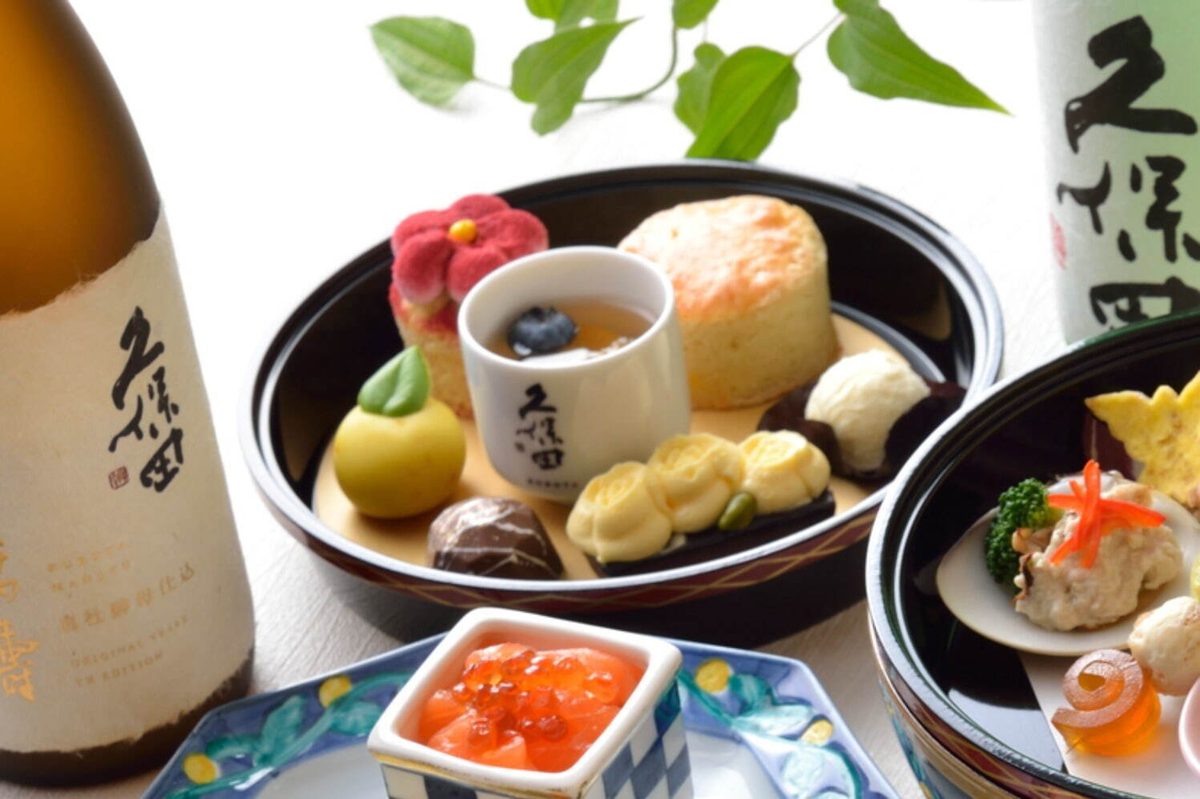 【ホテル椿山荘東京】日本酒「久保田」とコラボ アフタヌーンティー。爽やかな果実とお酒を使ったカップケーキやブラウニーなど