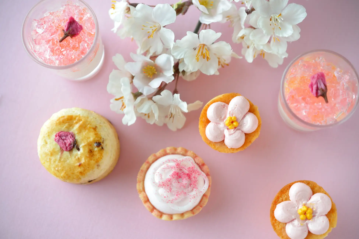 【ホテル椿山荘東京】桜アフタヌーンティー。きらめく桜の甘い香りに包まれたムースやケーキなど