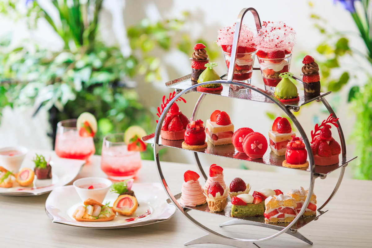 【大磯プリンスホテル】ストロベリーアフタヌーンティー。いちごと地元食材“丹沢大山茶”を堪能できるパフェやモンブランなど