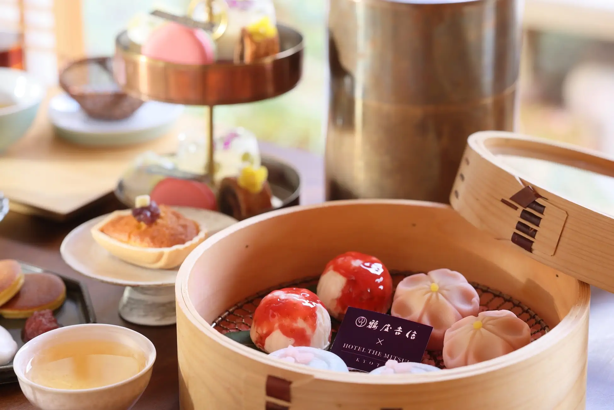 【HOTEL THE MITSUI KYOTO】老舗「京菓匠 鶴屋吉信」コラボアフタヌーンティー。京の繊細な味わいを堪能できるケーキやショコラなど