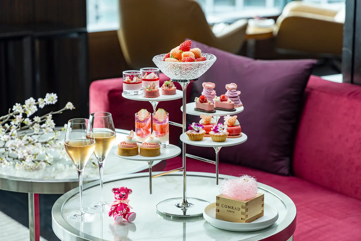 【コンラッド東京】桜ストロベリー・アフタヌーンティー “ブルーム”。桜舞う景色を表現したモンブランやムースなど