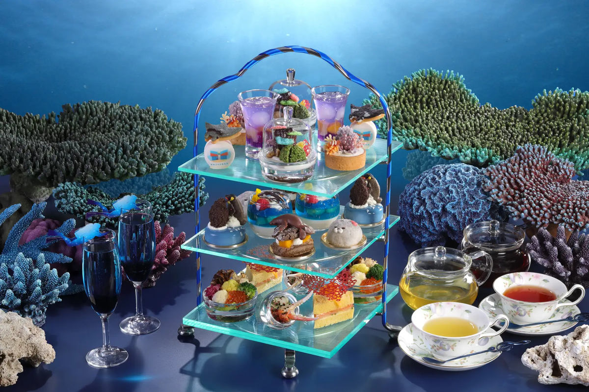 【シェラトン都ホテル大阪】「海遊館」コラボアフタヌーンティー。海の生き物たちとサンゴの海をモチーフにしたタルトやマカロンなど