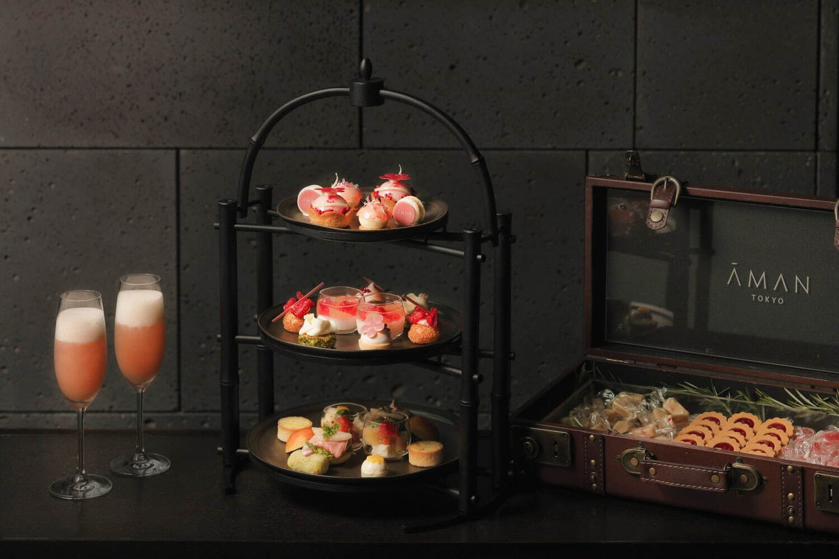 【アマン東京】ピーチ アフタヌーンティー。旬の桃をたっぷりと楽しめるマカロンやタルトなど