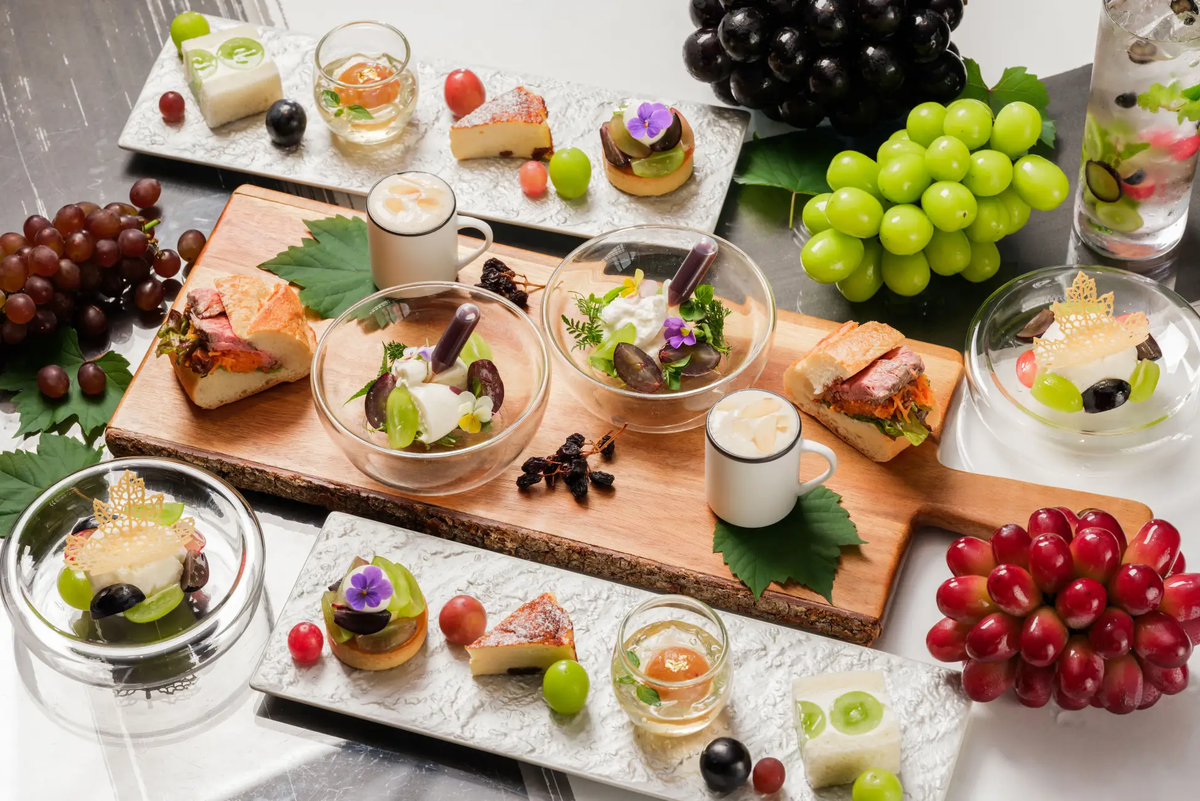 【ハイアット セントリック 金沢】葡萄の楽園アフタヌーンティー。シャインマスカットやルビーロマンなどが彩るチーズケーキやジュレなど