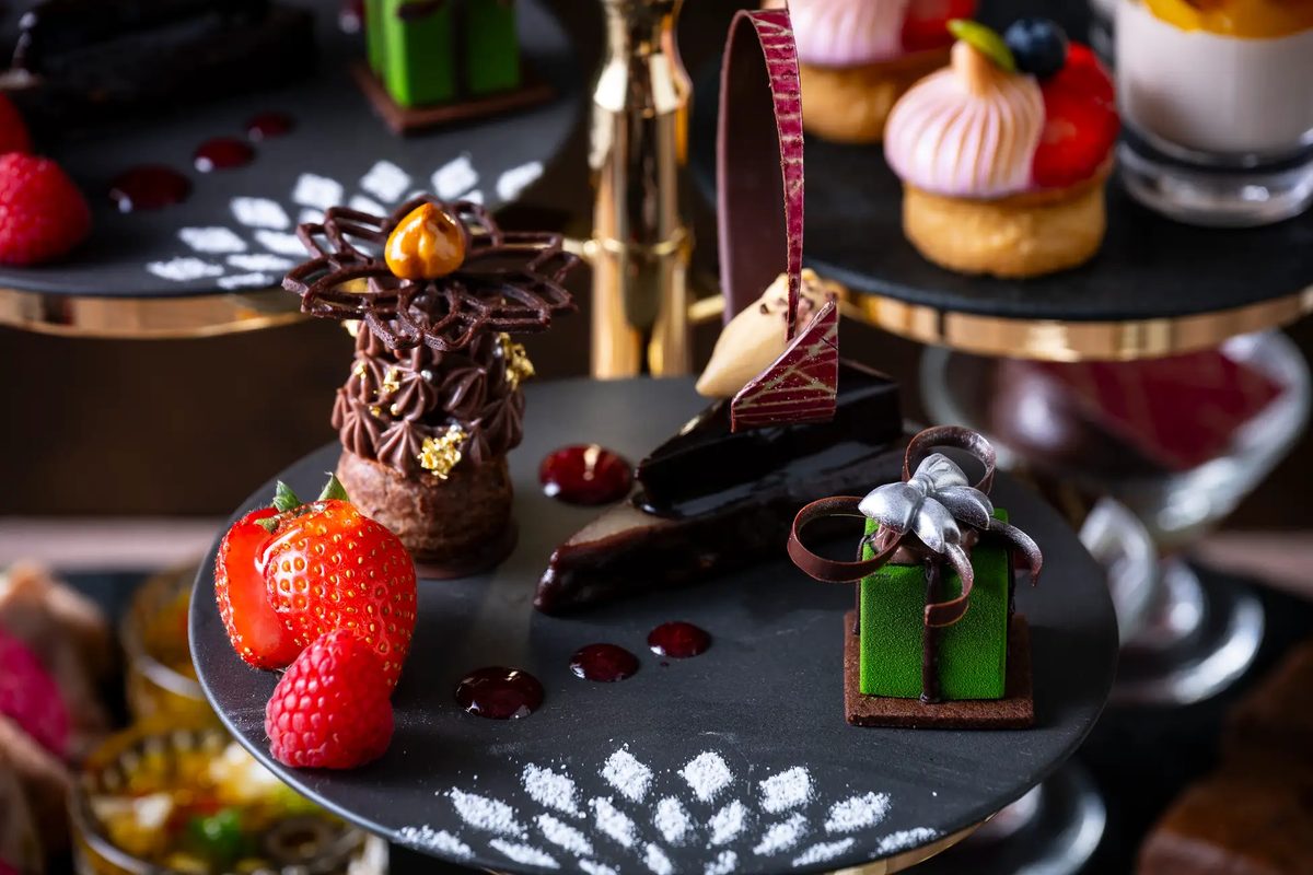 【ザ・プリンス パークタワー東京】ピエール マルコリーニのクリスマスアフタヌーンティー。幾何学美が彩るシュトーレンやパフェなど