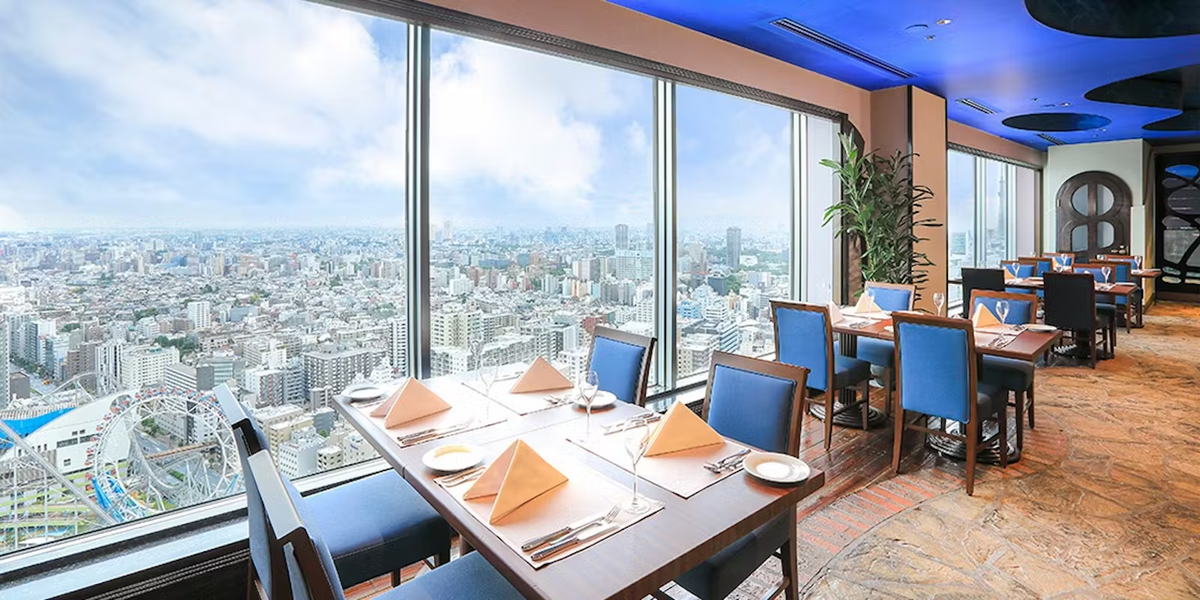 スカイラウンジ＆ダイニング「アーティスト カフェ」