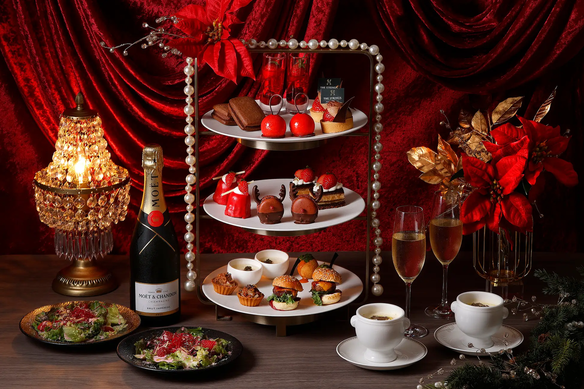 【ザ ストリングス 表参道】苺とショコラのクリスマスアフタヌーンティー。真紅のルビーが灯すマカロンやケーキなど