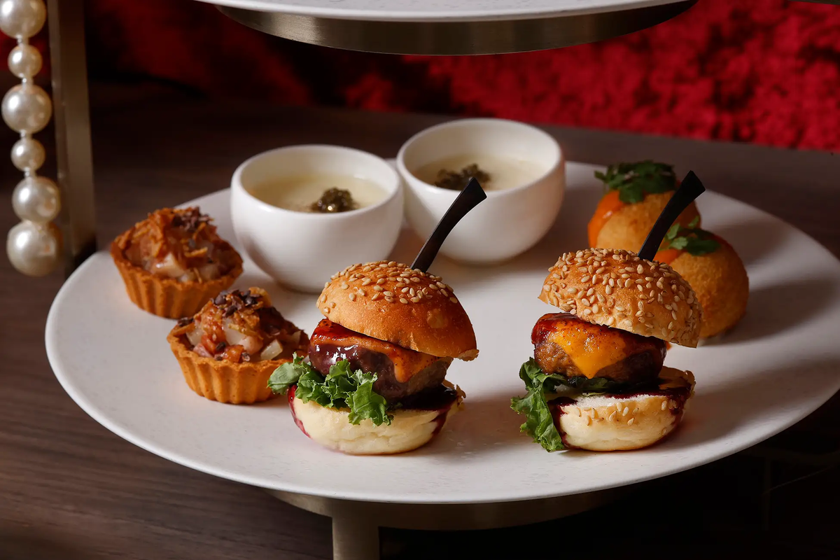 ザ ストリングス 表参道『ルビーエレガンス クリスマスアフタヌーンティー』 