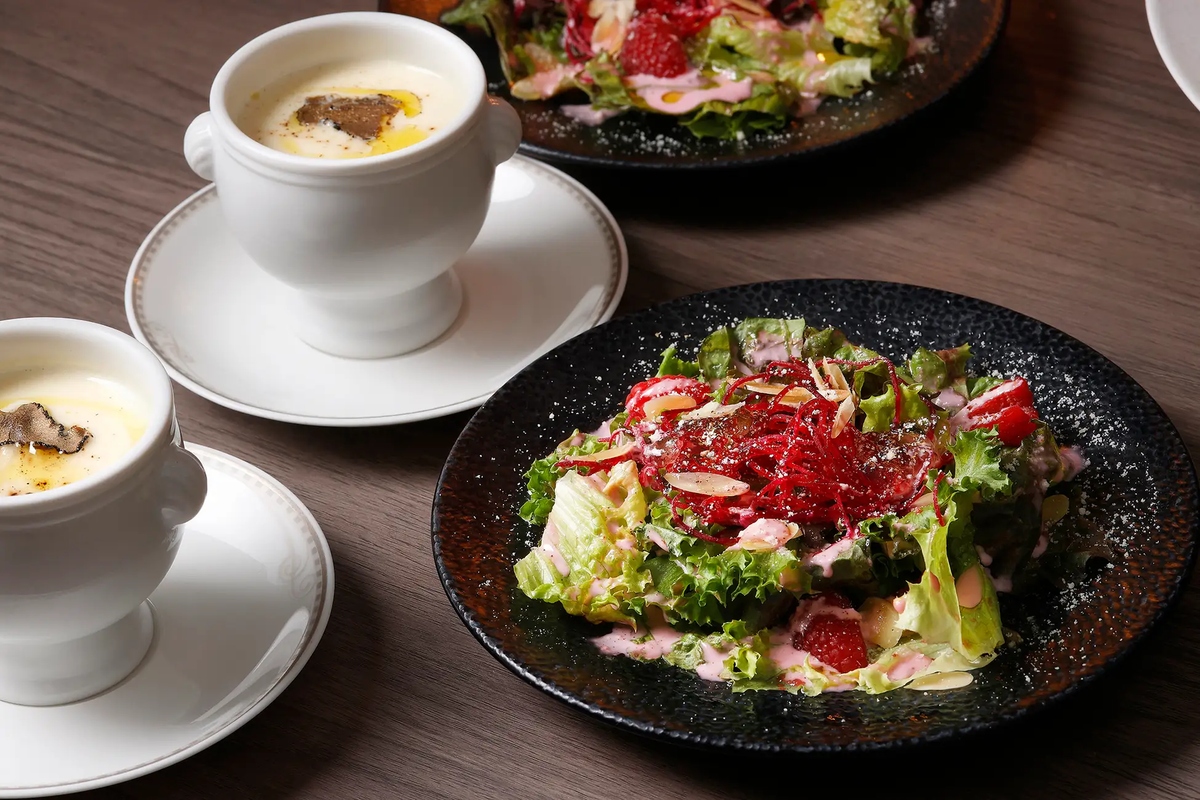 ザ ストリングス 表参道『ルビーエレガンス クリスマスアフタヌーンティー』 