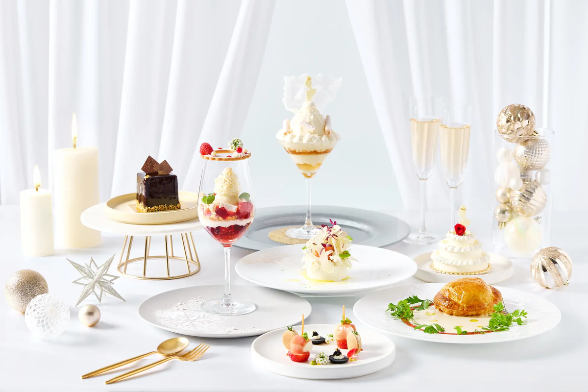 【アニヴェルセルカフェ 表参道】心ときめく聖夜のアフタヌーンティー。甘美な世界に包まれたムースやショートケーキなど