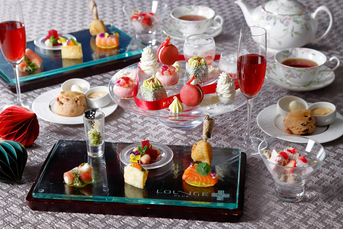 【大阪マリオット都ホテル】冬の魔法がほどけるクリスマスアフタヌーンティー。華やぐ聖夜にぴったりなモンブランやマカロンなど