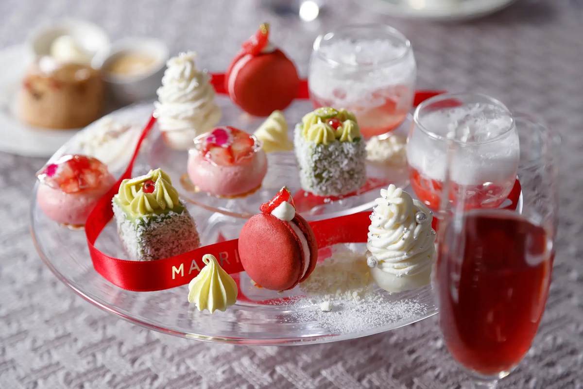 【大阪マリオット都ホテル】冬の魔法がほどけるクリスマスアフタヌーンティー。華やぐ聖夜にぴったりなモンブランやマカロンなど