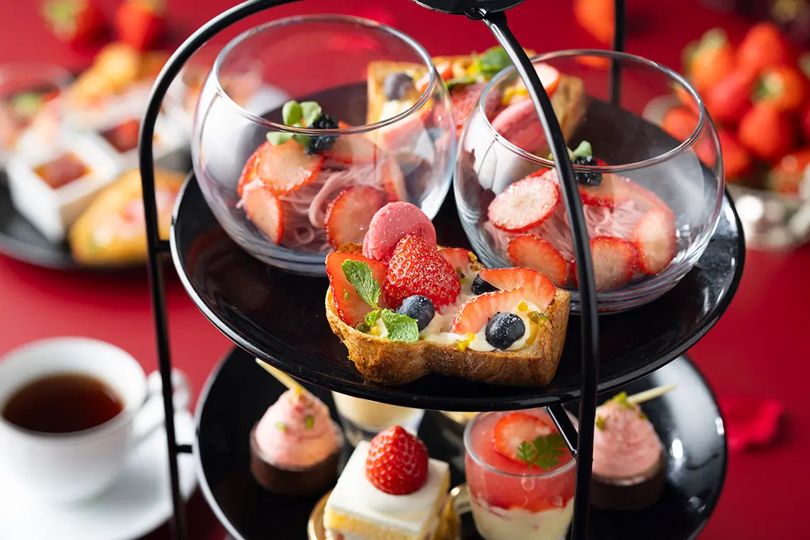【東京ドームホテル】いちご尽くしのアフタヌーンティー。地上150mの冬空にきらめくショートケーキやモンブランなど