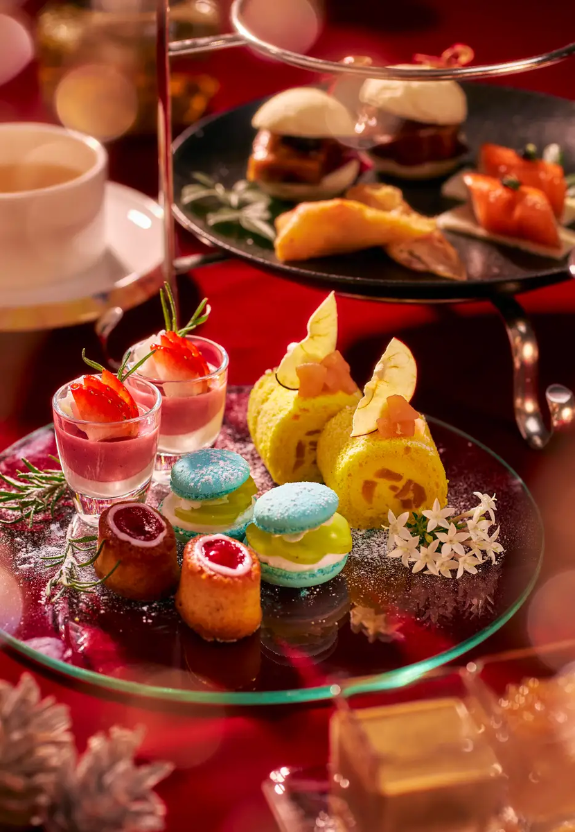 【パークホテル東京】北欧の冬アフタヌーンティー。アートな空間とともに心温まるパフェやロールケーキなど