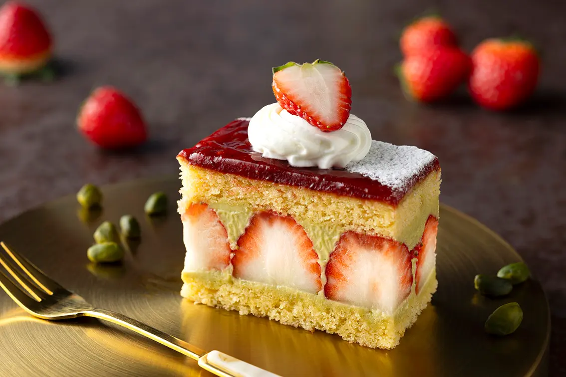 【シェラトン都ホテル東京】苺とショコラが奏でるアフタヌーンティー。春香る色彩豊かなケーキやマカロンなど