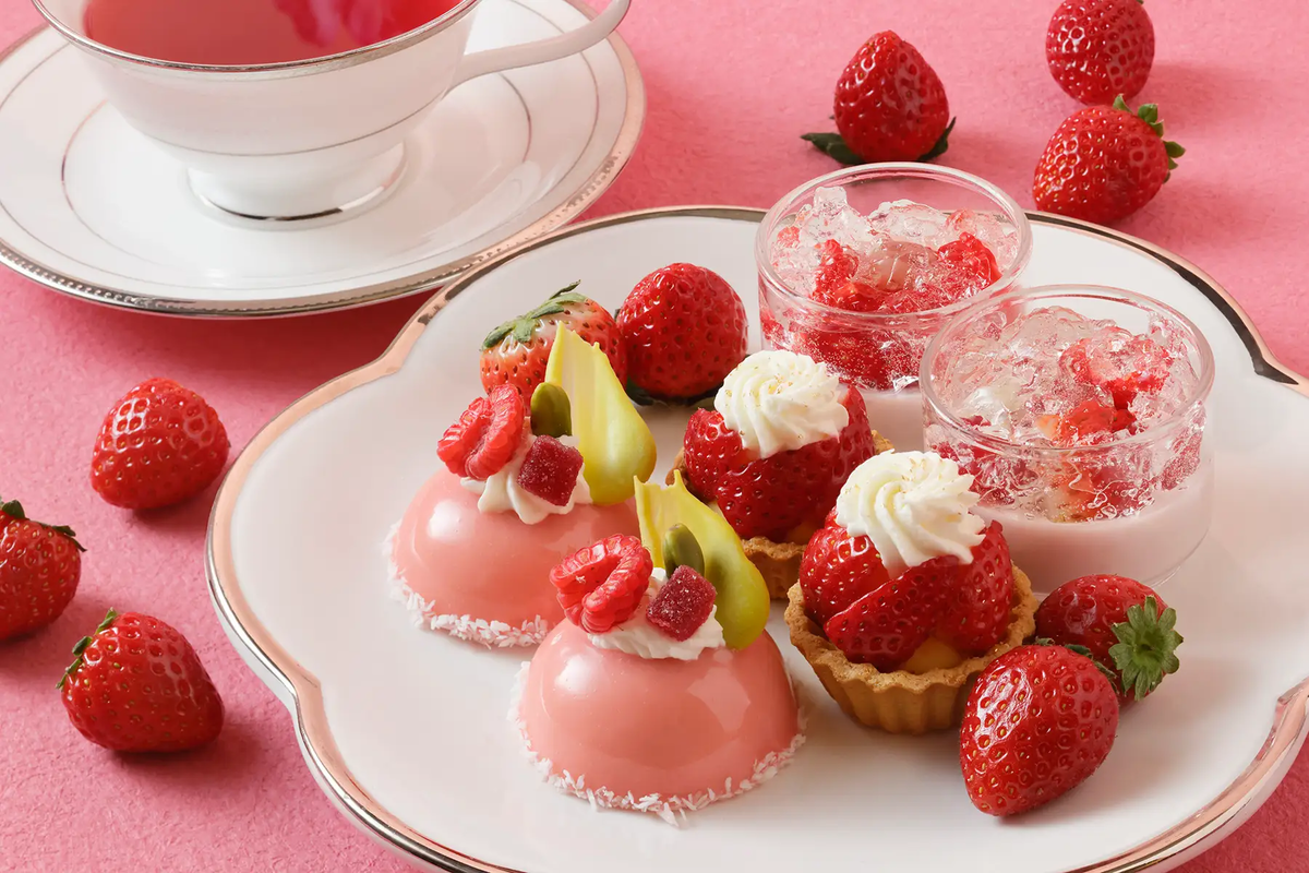 【グランドニッコー東京 台場】艶めく苺”あまおう”のアフタヌーンティーセット。ルビーのような輝きが彩るタルトやムースなど