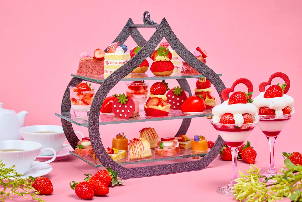 【リーガロイヤルホテル大阪】甘酸っぱい春のいちごアフタヌーンティー。甘い香りに包まれたパフェやショートケーキなど