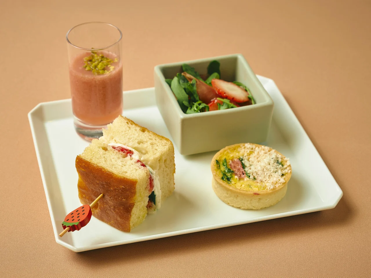 ヒルトン京都「ストロベリーアフタヌーンティー」