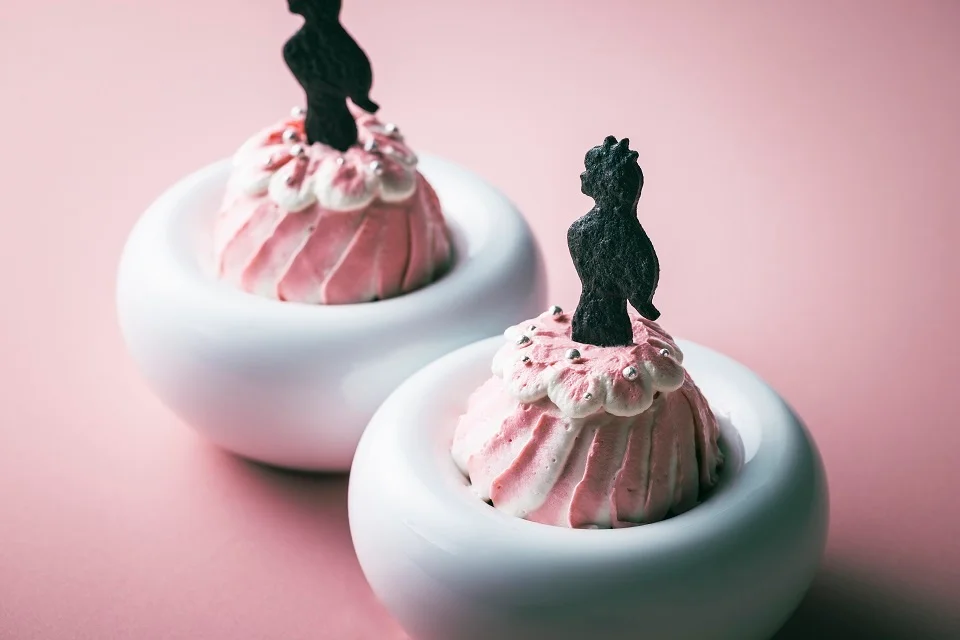 【SAPPORO STREAM HOTEL】5種苺の食べ比べ付きアフタヌーンティー。2人のいちごソムリエが贈るカヌレやマカロンなど