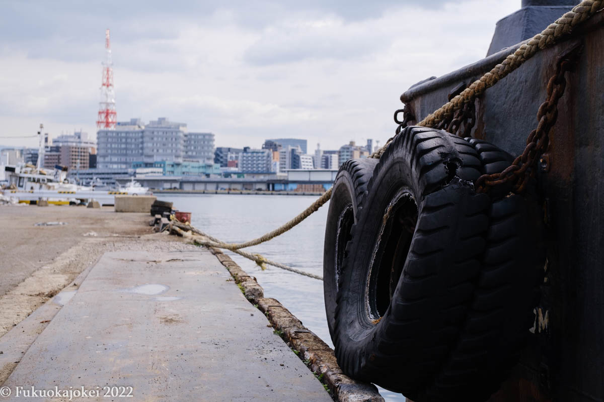 博多湾情景 福岡市須崎埠頭 ノスタルジックな波止場のスナップ写真 福岡情景写真
