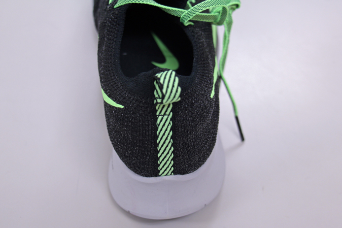 ズームフライフライニットのかかと