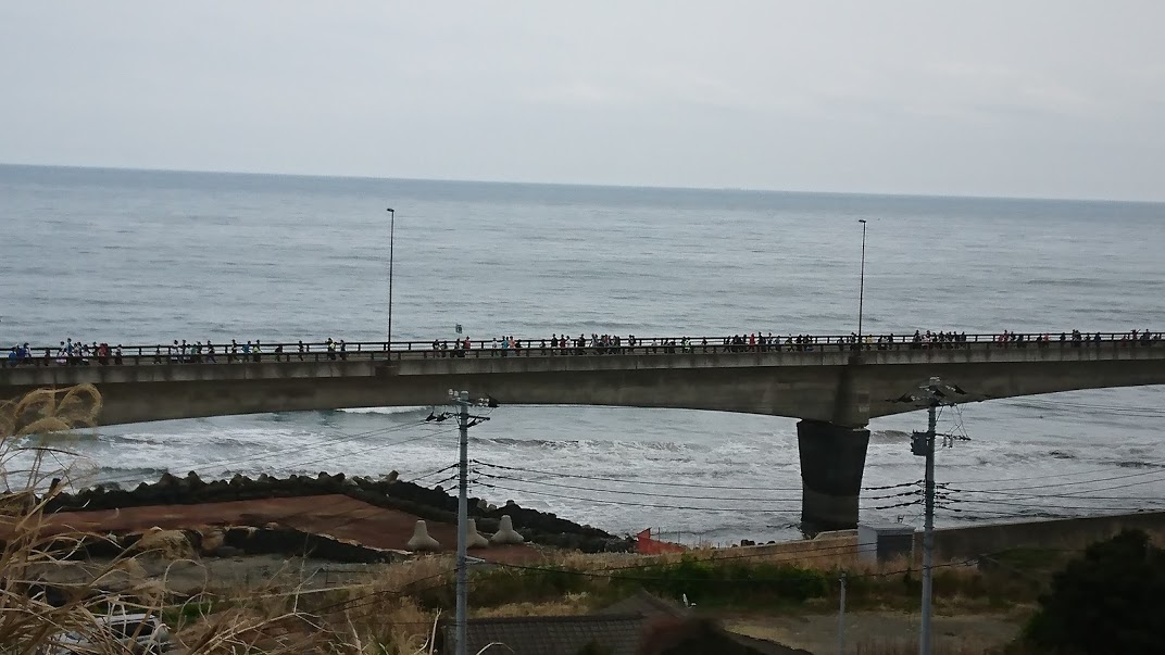 国道6号日立バイパスを走るランナー 国道6号日立バイパスを走るランナー