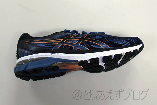 アシックス GT-2000 8の外側