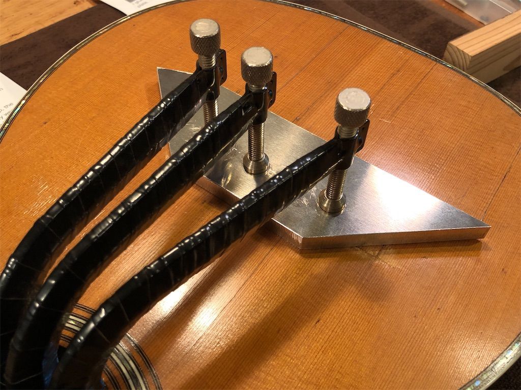 専用★18世紀半〜19世紀 作品集「With Needle and Brush」 19世紀ギターの修復作業 - Ryosuke Kobayashi Guitars