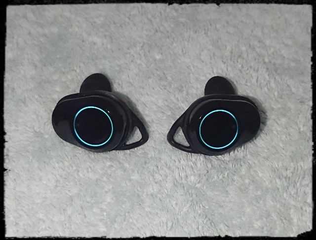 SUTOMOのワイヤレスイヤホン「G02-tws」を買いました。小さなイヤー